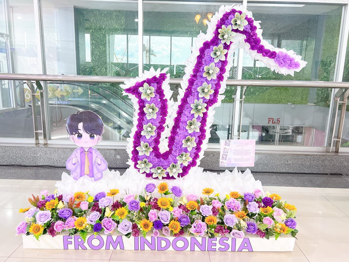 Jimmyyjp_INA's tweet photo. Flower Bouquet already arrived at the JJ Mall venue🥳✨
#LoveForInfinity
#จิมมี่คนคูลสามสิบยังแจ๋ว
#WishJimmyAllWell2024
#Jimmy30thBDProject
#jimmyyjp https://t.co/DTejSRD8CJ
