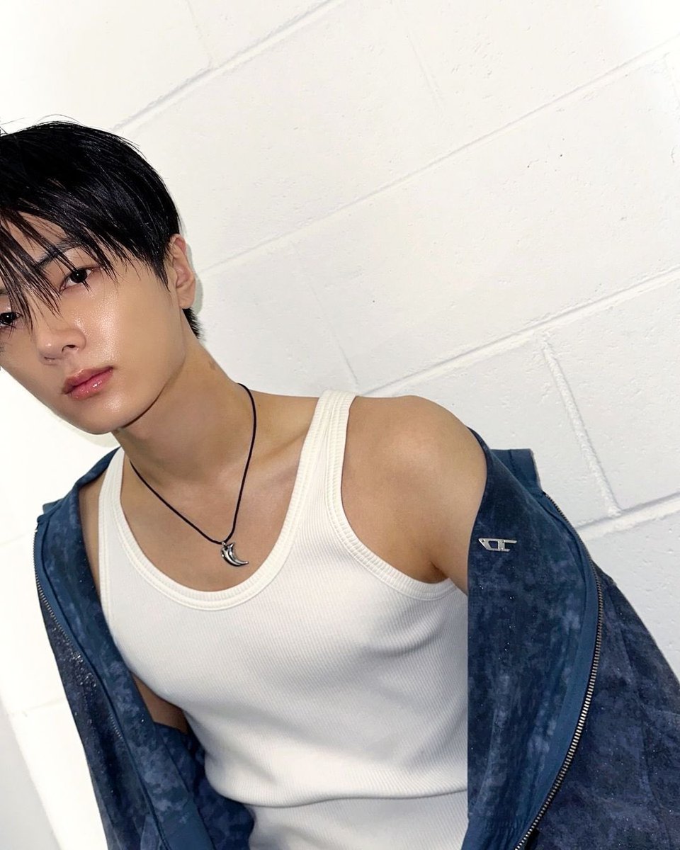 อยากซื้อคำว่าหล่อมาใช้กับพี่คนเดียว