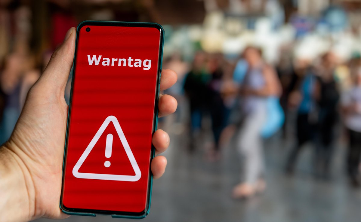 soedermeier's tweet photo. #Krisenvorsorge #Warntag #MoWaS #CellBroadcast #WarnMixfürDeutschland

Am 12.9.24 findet der nächste Warntag statt. Die Probewarnung wird ab 11 Uhr versendet. Die Entwarnung erfolgt gegen 11:45 Uhr. Ausreichend Zeit bis dahin ggf. ein Update des Betriebssystems vom Handy

1/3 https://t.co/80qYYRsDNH
