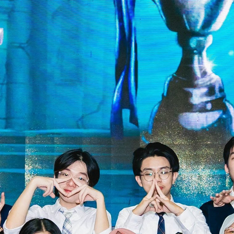 teoryou's tweet photo. axelbong dengan sisi wibu nya #axelots #imkevin https://t.co/gsDEmngQS0