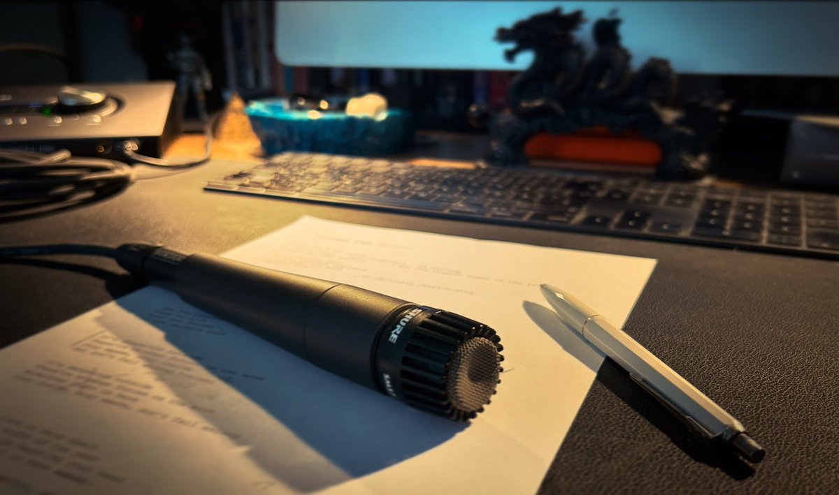 pmsaari's tweet photo. #Writing #songs. #songwriting #writingmusic #writinglyrics #PMSaari https://t.co/V4f5zn6Q9E