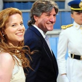 PalatineNSB's tweet photo. Les recuerdo que esta "señora" también se llevó una millonada.
Y seguimos manteniendo a su ex, un condenado.

Es legal pagarle a un tipo que cometió delitos contra el Estado ?

Somos muy, pero muy boludos... https://t.co/V2rn45hT1t