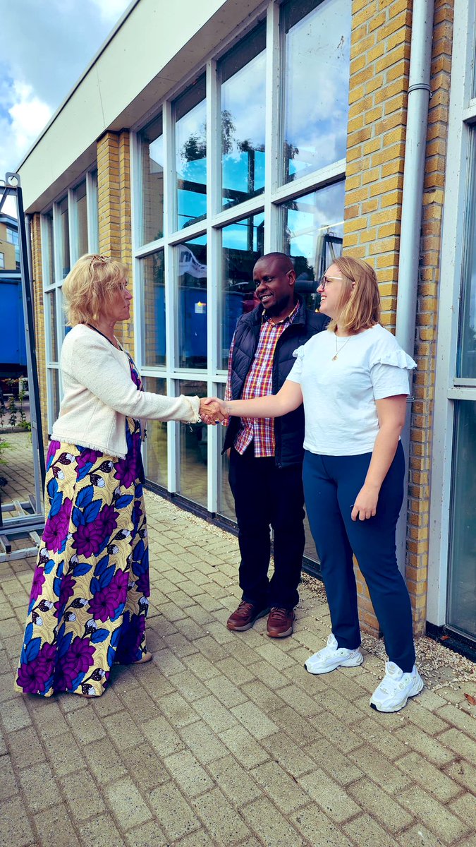 BalaamBarugahar's tweet photo. This morning, we visited Gosling Amsterdam Coffee Roasters in Holland, where we were warmly received by founder Bonnie Van Poortvliet.

Bonnie's company:

Imports, roasts, and distributes coffee
Supports farmers in Rubirizi and Busongora with seedlings and best practices
Buys coffee directly from these farmers
Trains coffee baristas in Rwenzori, promoting domestic consumption

Remarkably, Bonnie established her multimillion-euro factory with just €300,000, including a €150,000 roaster from Loring USA.

Key takeaways:

We can replicate such successful establishments in European countries
Promote Ugandan coffee globally
Empower Ugandans in the diaspora

Inspiring entrepreneurship and coffee industry growth!
@mirjamblaaksow 
@NLatEU 
@EUinUG 
@StateHouseUg 
@Parliament_Ug 
@KagutaMuseveni 
@UGAinBelgium 
@UgandaMFA