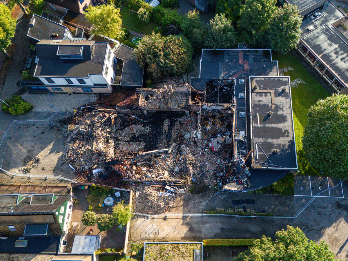 OmroepGLD's tweet photo. Kerk Epe vloog in brand door werkzaamheden aan dak https://t.co/BfQmAnpaCi https://t.co/0mLyGDs3E9