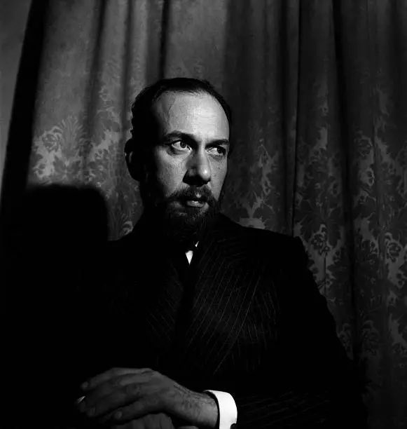 CitizenScreen's tweet photo. Today’s first-time #SumnerUnderTheStars honoree brings a solemnity of manner and powerful presence. It’s José Ferrer.
Two of Ferrer’s three Academy Award-nominated roles are scheduled. https://t.co/idz6sExD32