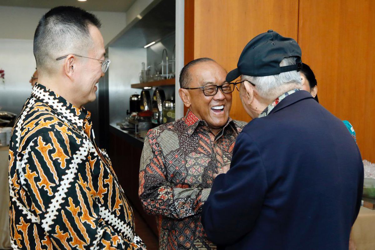 aburizalbakrie's tweet photo. Bidang Sains dan Teknologi Afriyanti Sumboja dari Bandung, Bidang Kesehatan Dokter Harapan dari Aceh, dan Penghargaan Khusus: Ilmuwan Muda Grandprix Thomryes Marth Kadja dari NTT.

#PenghargaanAchmadBakrie #PenghargaanAchmadBakrieXX2024 https://t.co/KdVGkZ1a2n