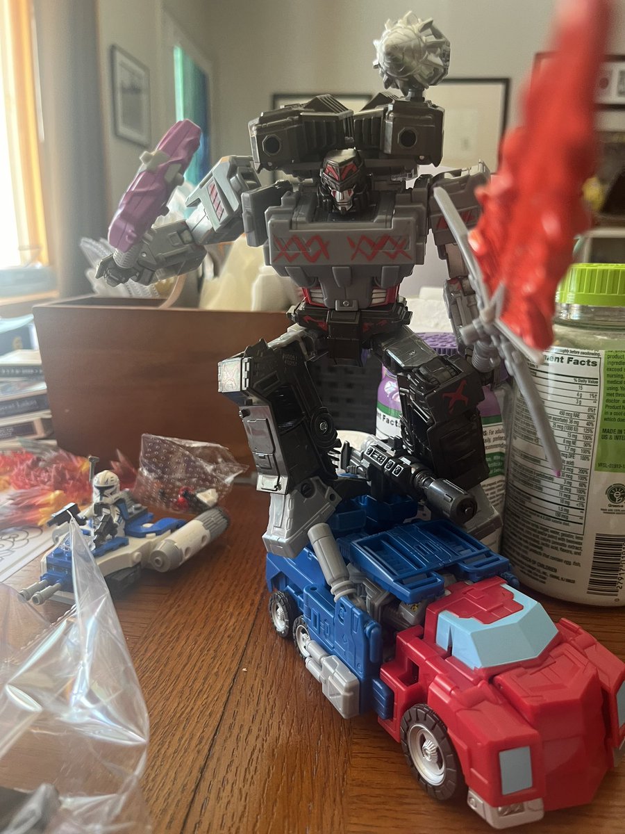 tigertracks24's tweet photo. @D_Maximus_Prime Agile Megatron https://t.co/YwIk982oGN