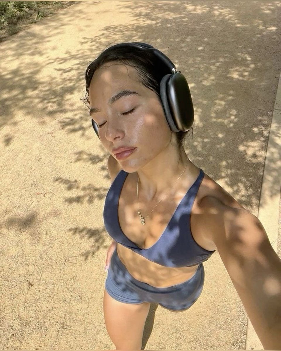 Diorgirlx's tweet photo. Each day you must chose the pain of discipline, or the pain of regret. https://t.co/rJP4dnttF0