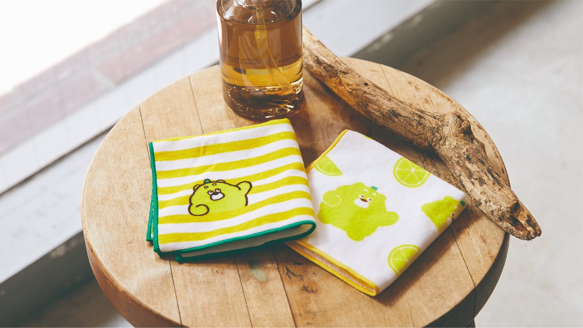 ラインナップ〉 ⑥ハンカチ2種 ⑦アクリルキーホルダー6種 ⑧缶バッジ6種