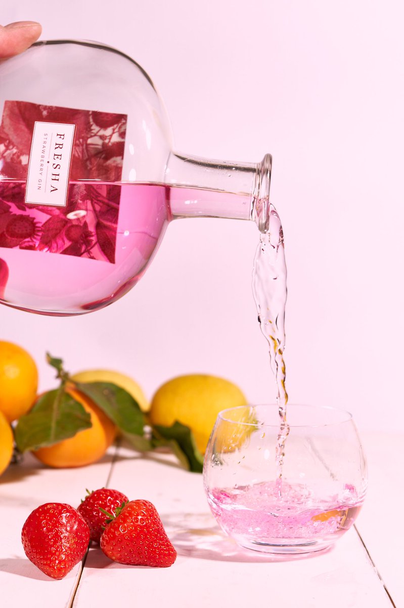 fresha_gin's tweet photo. Simply Exquisite - Delightfully fruity &amp; fresh #freshagin #strawberrygin https://t.co/RS8Mbj8yWd