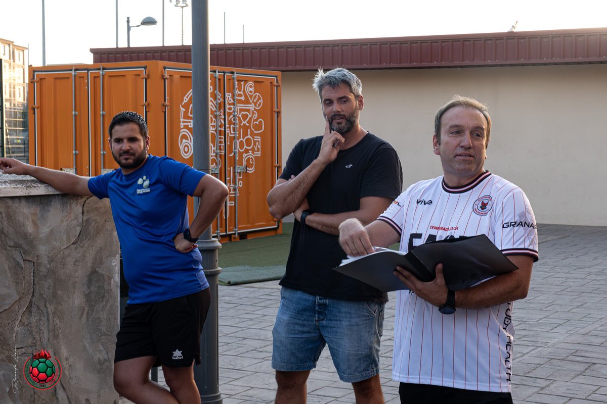 Cbmcgranada's tweet photo. Arranca la pretemporada para nuestro equipo de @balonmanoprimeranacional.es 
Lunes, Miércoles, Jueves y Viernes  el entrenamiento se llevará a cabo en #complejodeportivolachana  y los Martes en #cullarvega 
#balonmanociudaddegranada #handball #equipo #familia #elplacerdeserlibres https://t.co/JLQYP0cEbE