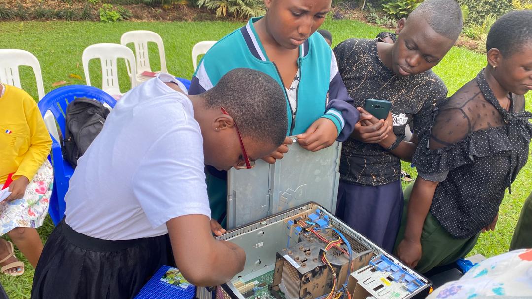 cgc_uganda's tweet photo. We're thrilled to launch the #HavenProject in Nakawa Division, thanks to a USD 2,500 grant from @barefootlaw_org. This initiative will empower and equip 30 girls with essential skills to break mindset barriers towards their potential.
#TVET #SkillsDevelopment https://t.co/efDUvOGx33