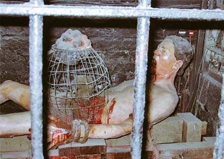 STYRCKINGGUY's tweet photo. Rat torture was a method used in medieval times. It involved putting a pot of hungry rats into a cage that was strapped to the victim's stomach. The cage was then slowly heated, causing the distressed rats to chew and claw through the victim, trying to escape. https://t.co/FpyerP4IBF