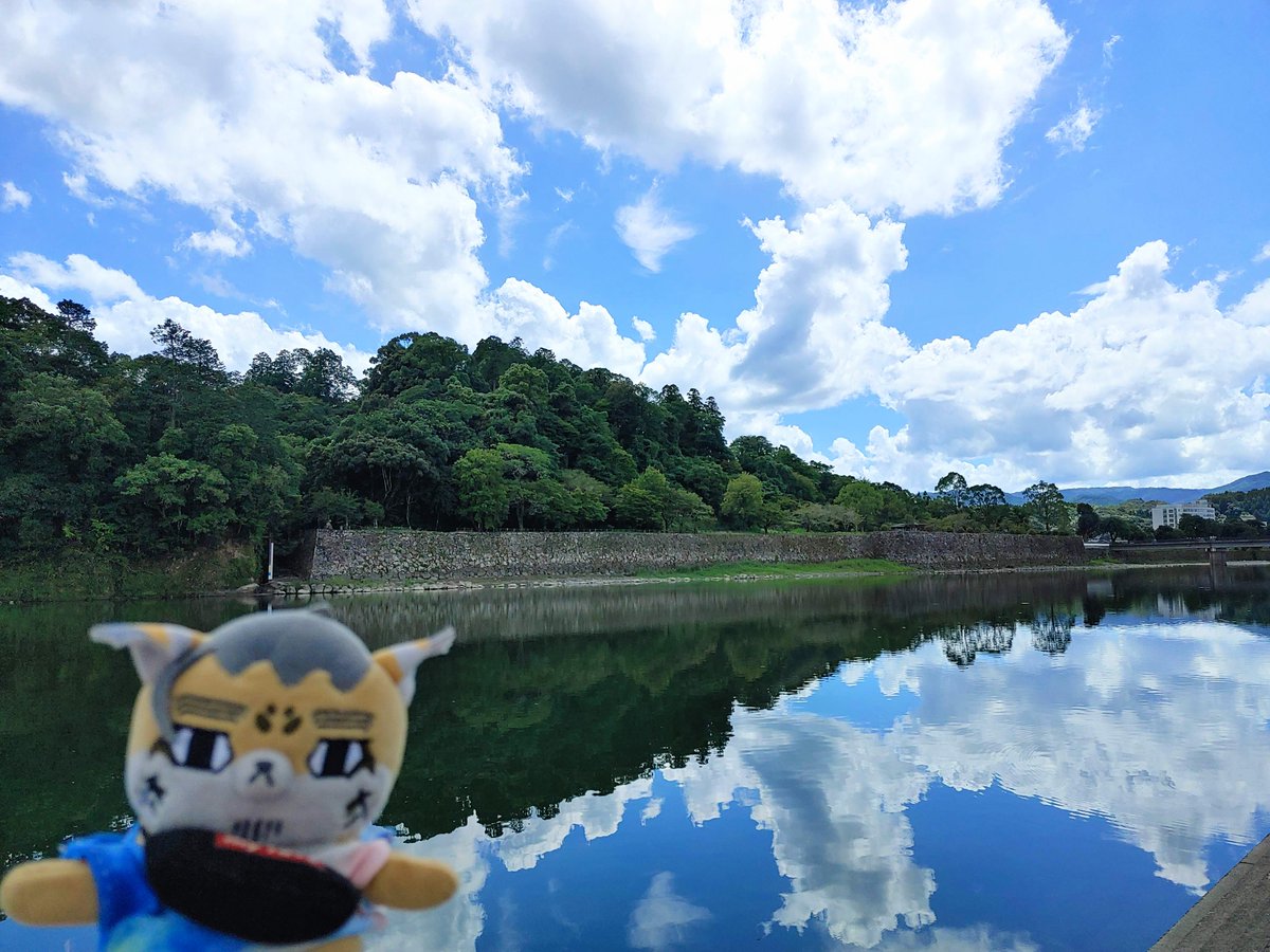dommy925's tweet photo. 空が水面に映って ちょっと異世界みある風景。(球i磨川＋人i吉城)

#フォゼ尾といっしょ https://t.co/5QofNN3F4s