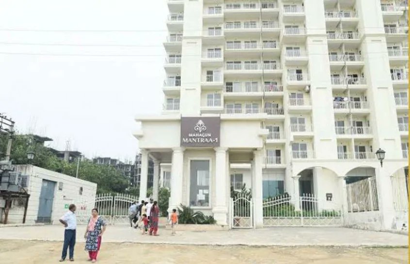 <a href="/OfficialGNIDA/">Greater Noida Industrial Development Authority</a> ₹3.5 प्रति वर्ग फुट फीस देने के बावजूद,महागुन मंत्रा1 में बुनियादी सुरक्षा और रखरखाव की कमी है।हर हफ्ते घटना हो रही है, जिससे निवासी सुरक्षित महसूस नहीं कर रहे हैं। निवासियों ने निर्णय लिया है कि इन समस्याओं के समाधान तक मेंटेनेंस भुगतान रोका जाएगा <a href="/mahagungroup/">Mahagun India</a>