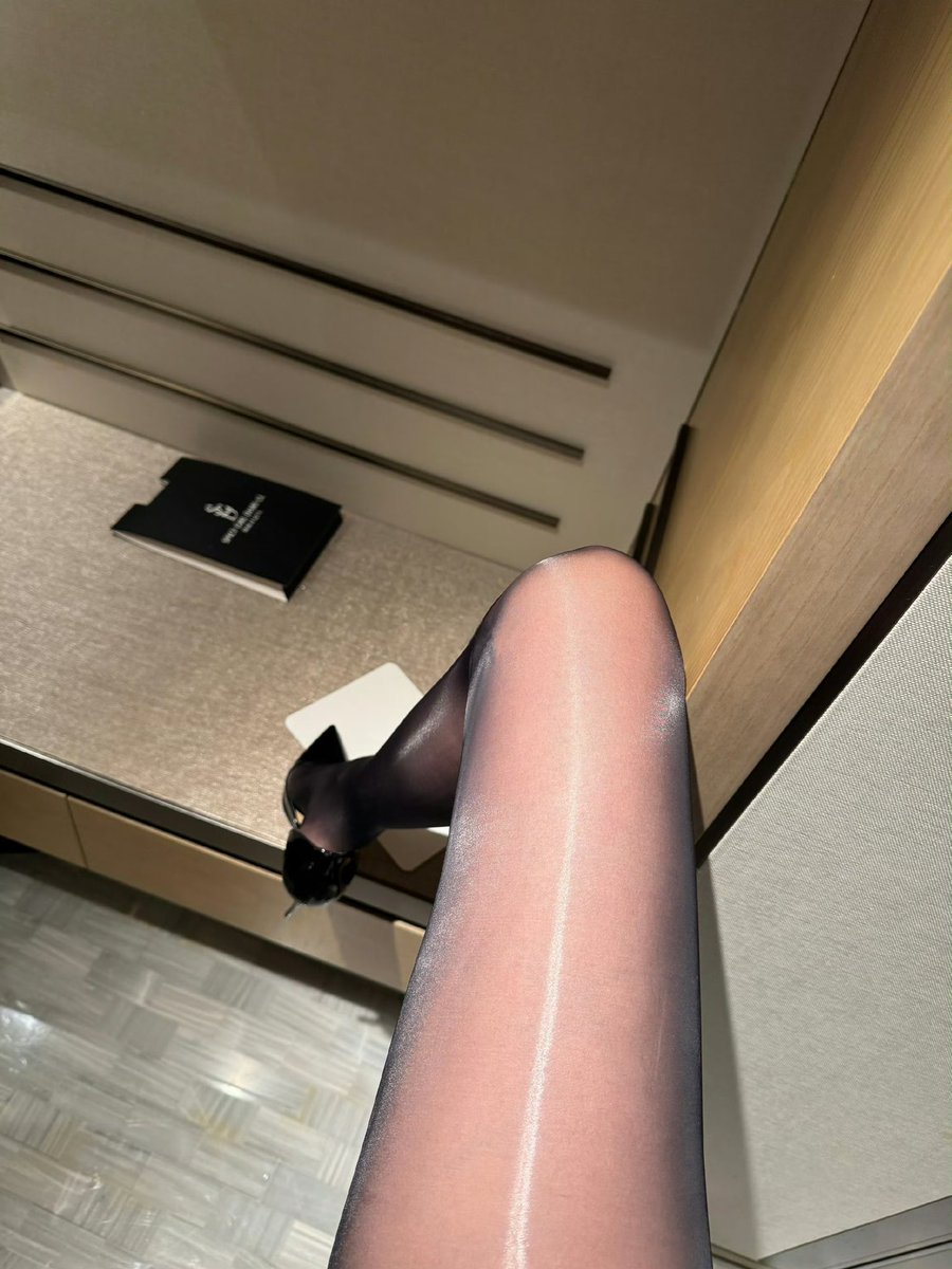 以后不飞航班，就去当腿模😀😀😀 https://t.co/xYpjSPfFXG