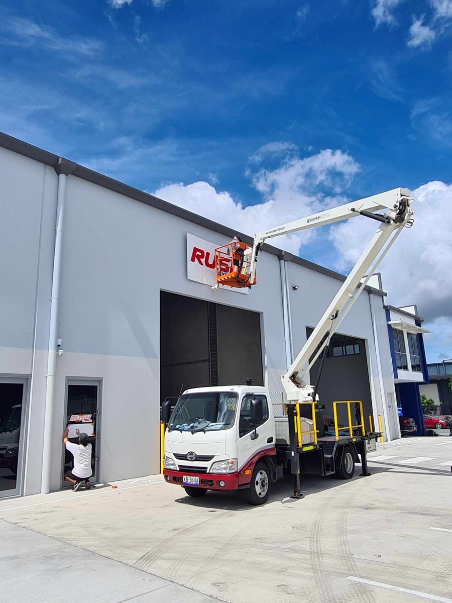 Rushexpres's tweet image. We are pleased to announce the relocation of our Head Office to Luscombe, Queensland. Our new facility is now fully operational, featuring updated signage, a refined reception area, and custom door decals that reflect our commitment to professionalism and excellence. #Headoffice