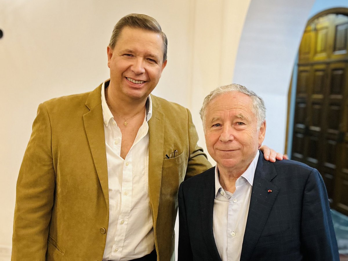 JPMracer's tweet photo. La leyenda mundial de la dirigencia automovilística, el francés Jean Todt está en Quito llevando su mensaje “No más muertes en las vías del mundo”! Estuvimos compartiendo con él en la recepción q ofreció la Embajada de Francia, en Quito en su honor! Un personaje genial! https://t.co/c5SnBv1T3S