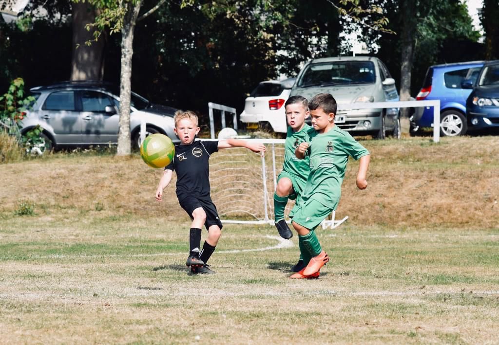 Hooe_FC's tweet photo. 𝑹𝒆𝒄𝒓𝒖𝒊𝒕𝒊𝒏𝒈: 𝑼𝒏𝒅𝒆𝒓 𝟗’𝒔 𝑷𝒍𝒂𝒚𝒆𝒓𝒔

Join our energetic &amp; strong U9’s team as they make the progression into 7v7 football. Looking for committed, passionate young players that are willing to learn.

Contact us to register interest 💪🏻 https://t.co/8PiUie2jTf