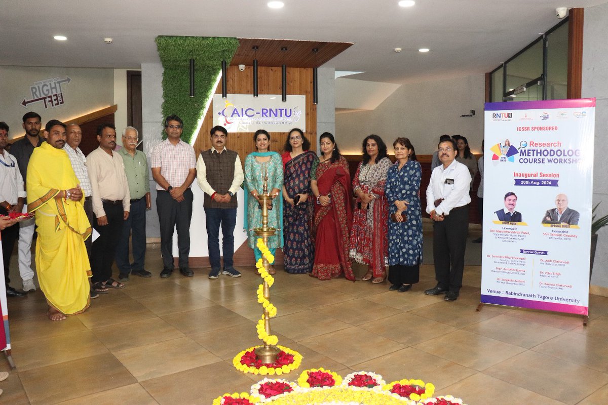 RNTUnivBhopal's tweet photo. Yesterday marked the exciting beginning of our 10-Day Research Methodology Workshop! The inaugural session was a remarkable start, featuring inspiring speeches and valuable insights from our distinguished guests.
#ResearchMethodology #Workshop2024 #AcademicExcellence https://t.co/Gok7Hjd1sw