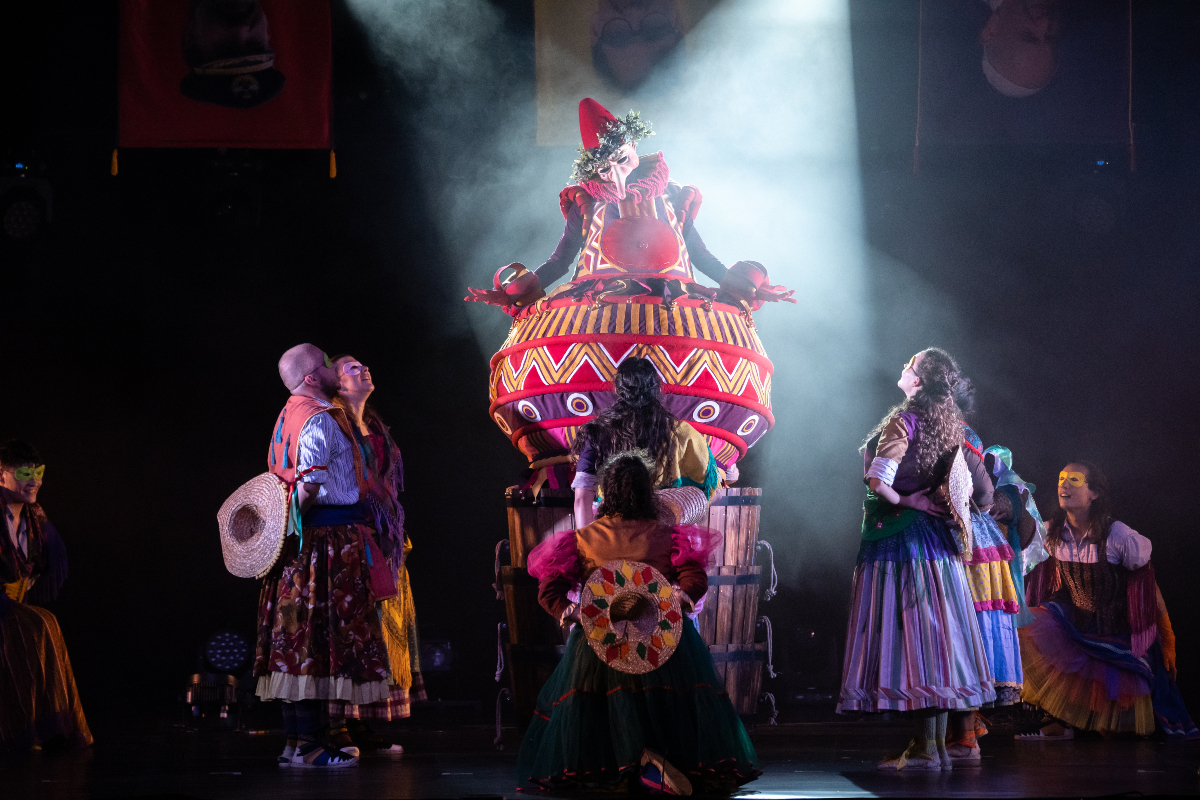 📷 Dimarts a l'#Ésdansa2024 també hem gaudit de #Follia, 7 Glops de Deliri, de l'<a href="/EsbartMollet/">Esbart de Mollet</a> [FIL👇]

📸 <a href="/polsolee/">Pol Solé</a>