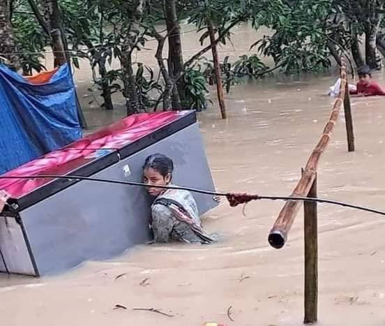basherkella's tweet photo. Flood in #Bangladesh.

#Flooding #Feni #Noakhali https://t.co/l4mffwjm0X