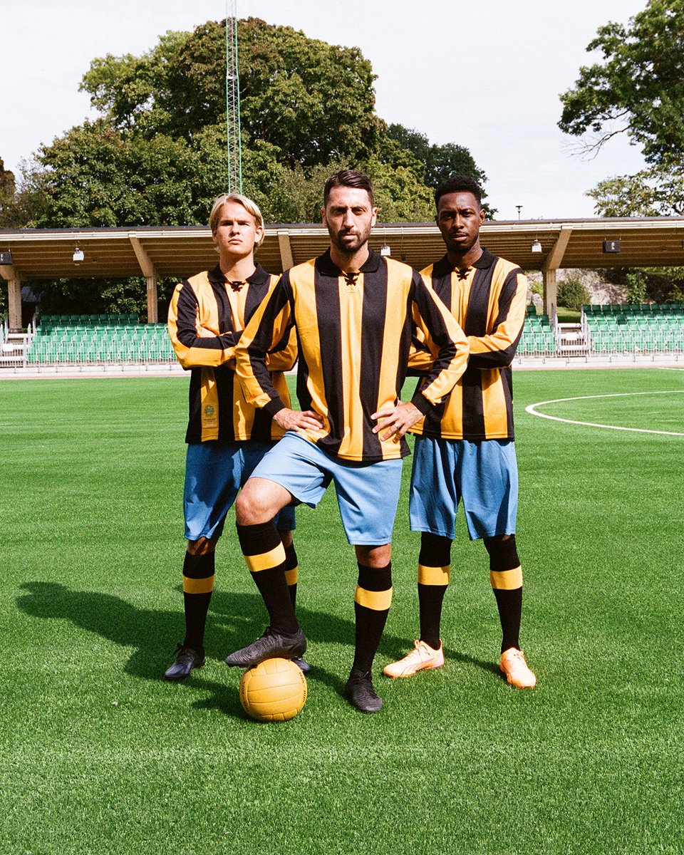 Hammarbys jubileumsställ för Allsvenskan 100 år – en replika av 1924 års matchställ.

#Bajen