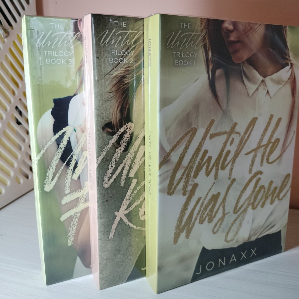 wts lfb drop offer 🤍

— good for collection
— sealed

📍Cebu City

t. utb until trilogy for sale