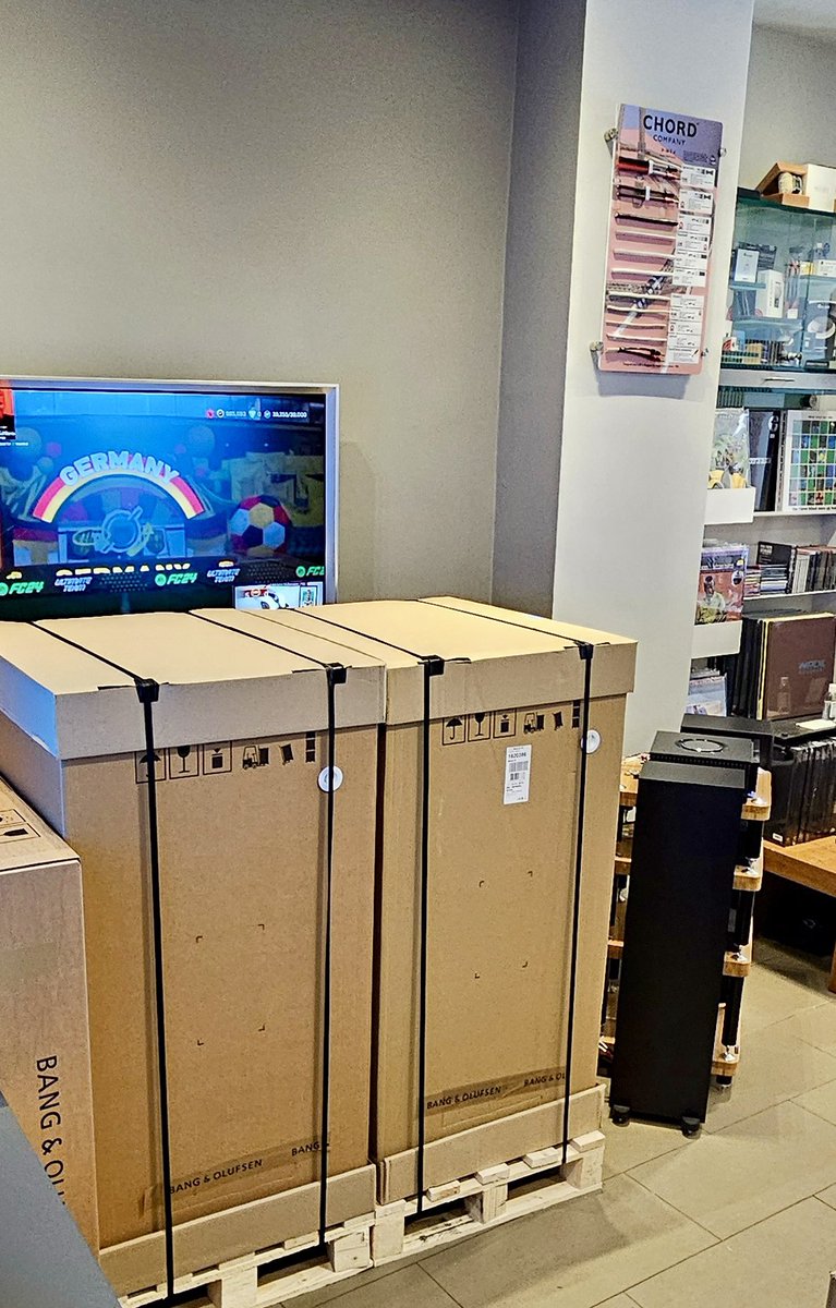 AudioVenue's tweet photo. Bang & Olufsen Beolab 50 in for a client. Complete range available to order from our Maidenhead branch.
.
#bangolufsen #beolab50 #bnospeakers #bnomaidenhead #b&o #beolabspeakers #activespeaker #maidenhead https://t.co/nYHqw2RgRm