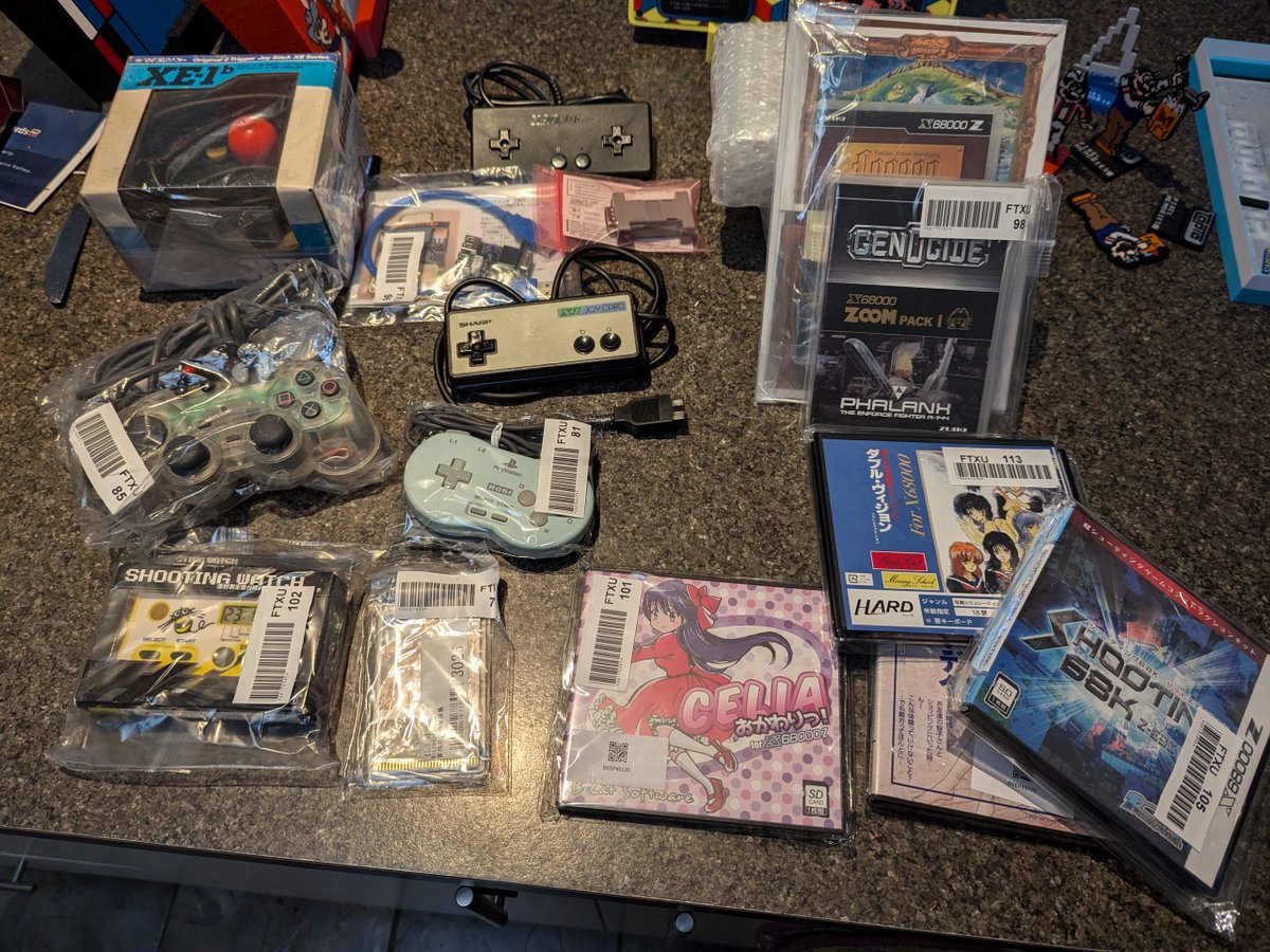 Clive_Frog_2_0's tweet photo. What a haul!!

#MSX
#X68000
#X68000z
#PSX
#Pingu
#Micomsoft 
#Cyberstick 
#Xevoius
#BeePack https://t.co/ageOVKeYdd