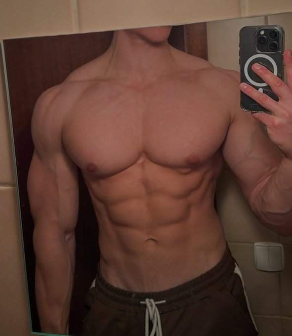 şu vücudu altıma alıp tavşan gibi zıplamak istiyorum ruhum bedenimi terkedene kadar sik beni bayıltarak sik amım cehennem gibi oldu azmaktan yerimde duramıyorum şerefsiz orospu çocuğu