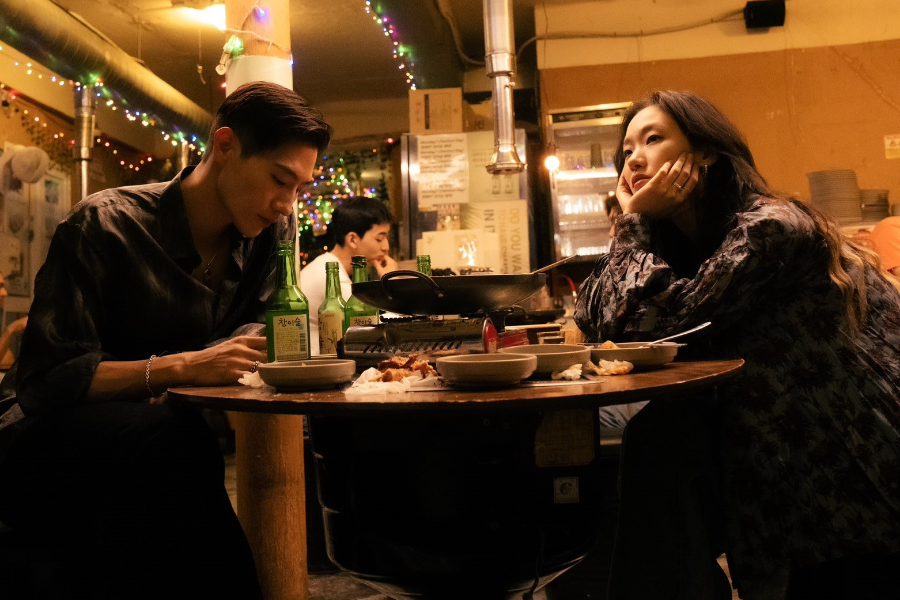 soompi's tweet photo. #NohSangHyun And #KimGoEun Form An Unconventional Friendship In Upcoming Romance Film "#LoveInTheBigCity"
https://t.co/q8K1wdrwoH https://t.co/b6pCd1cKVe