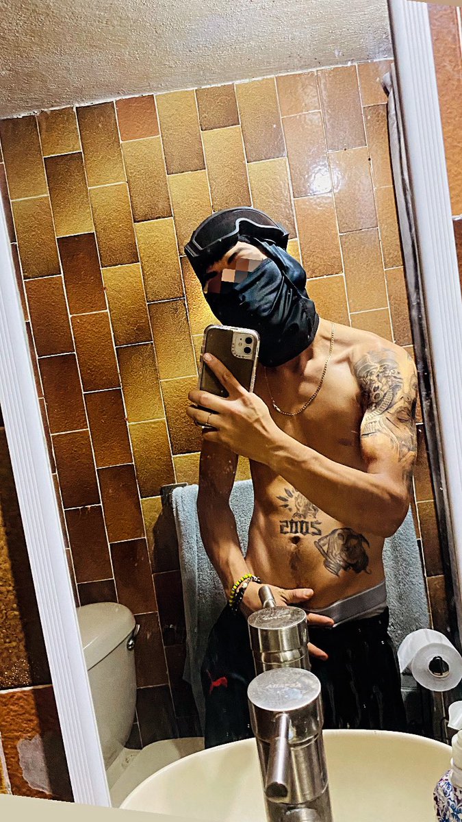elbebechon006's tweet photo. Que así te coja en el baño 🥵 https://t.co/AgWZp89rMD