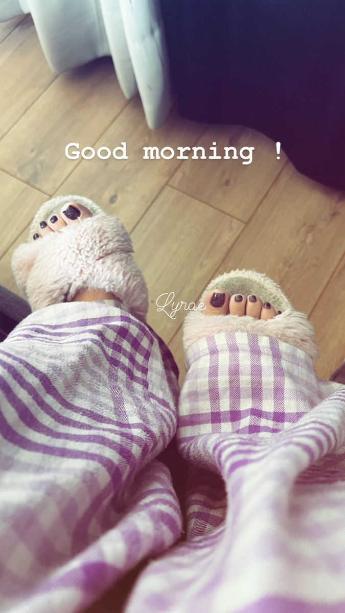 LyraDomya's tweet photo. Hello ! 

#lyrae #feet https://t.co/jxSwJVZgRI