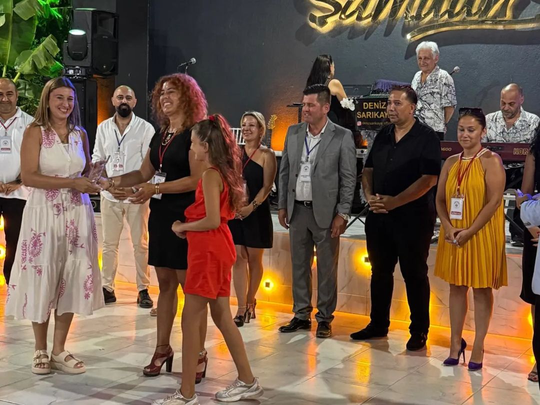 izhed35's tweet photo. Kardeş Derneğimiz Çağdaş İzmir Derneği'nin düzenlemiş olduğu Sünnet Şöleni'ne Yönetim Kurulumuz ve Mütevelli Heyetimiz ile birlikte katılım sağladık. Çocuklarımızın gözlerinde ki mutluluk her şeye değer...🎈
#izmir #hepimizin #derneği #birlik #beraberlik #yardımlaşma #dayanışma https://t.co/7AFrT8WbVI