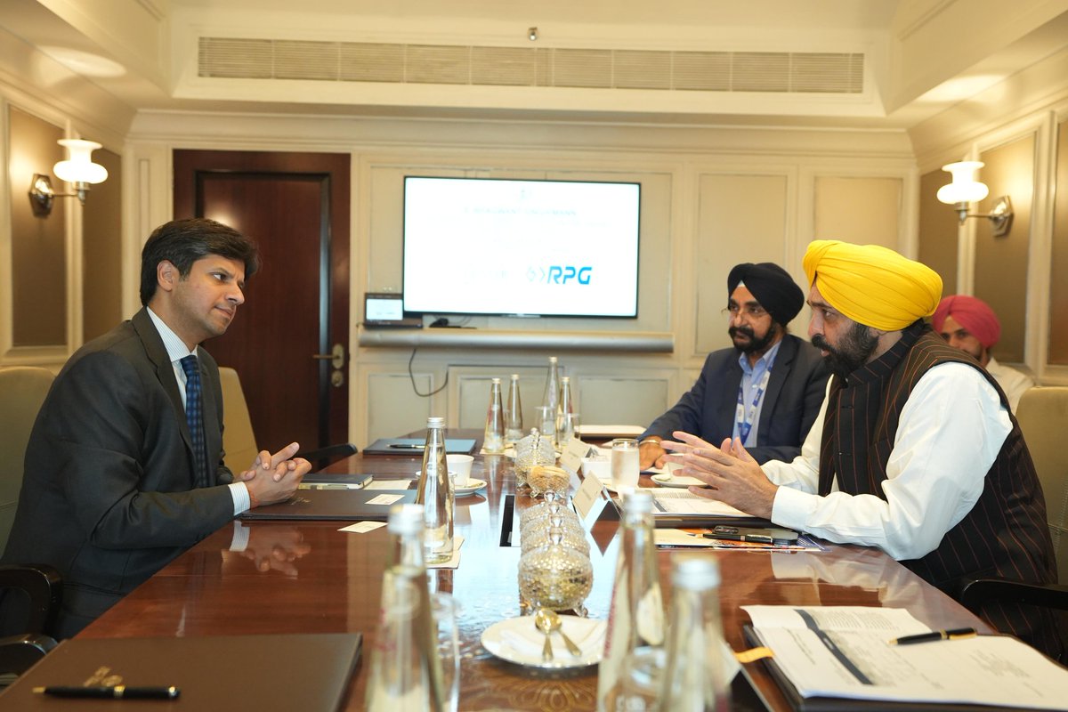 BhagwantMann's tweet photo. मुंबई में RPG Group के Vice Chairman Mr. Anant Goenka से मुलाकात की और उन्हें पंजाब में @CEATtyres का प्लांट स्थापित करने के लिए आमंत्रित किया...

जालंधर में लेदर इंडस्ट्री पहले से ही काम कर रही है... @CEATtyres का प्लांट स्थापित करने से लोगों के लिए रोज़गार के अवसर बढ़ेंगे... इसके साथ ही उत्तर भारत में @CEATtyres की उपस्थिति भी मजबूत होगी...