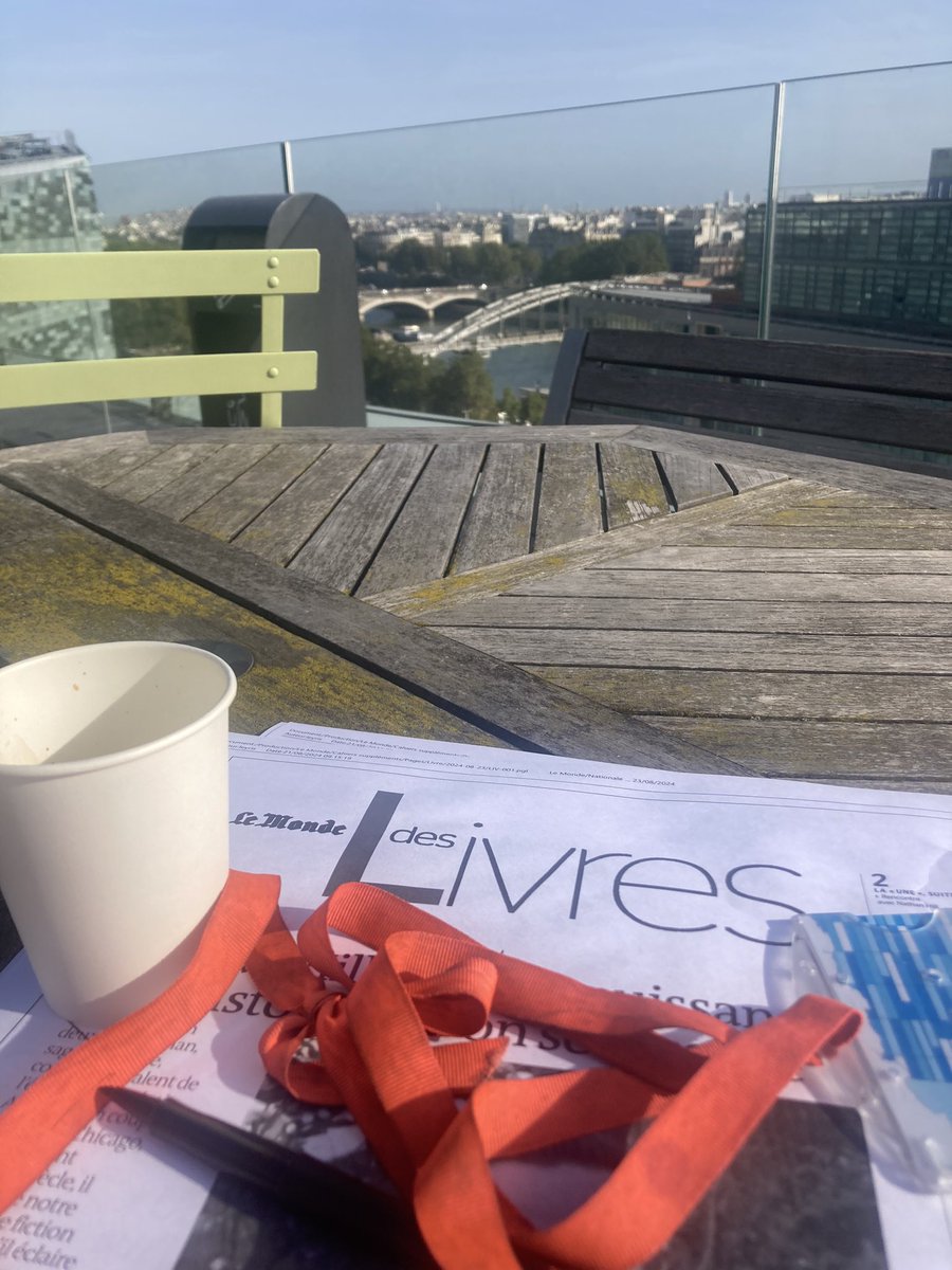 Le <a href="/MondedesLivres/">Le Monde des livres</a> serait en train de boucler son premier numéro de la rentrée littéraire que je ne serais pas outre-mesure étonnée.