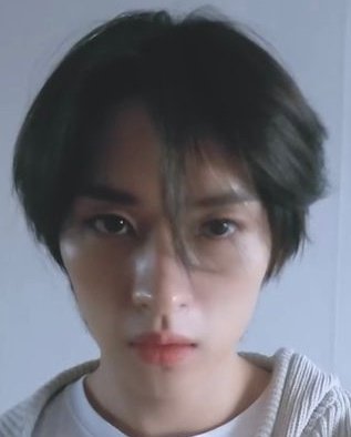 userlinoring's tweet photo. boy you look so soonie in that dress https://t.co/JSuOKUywUF