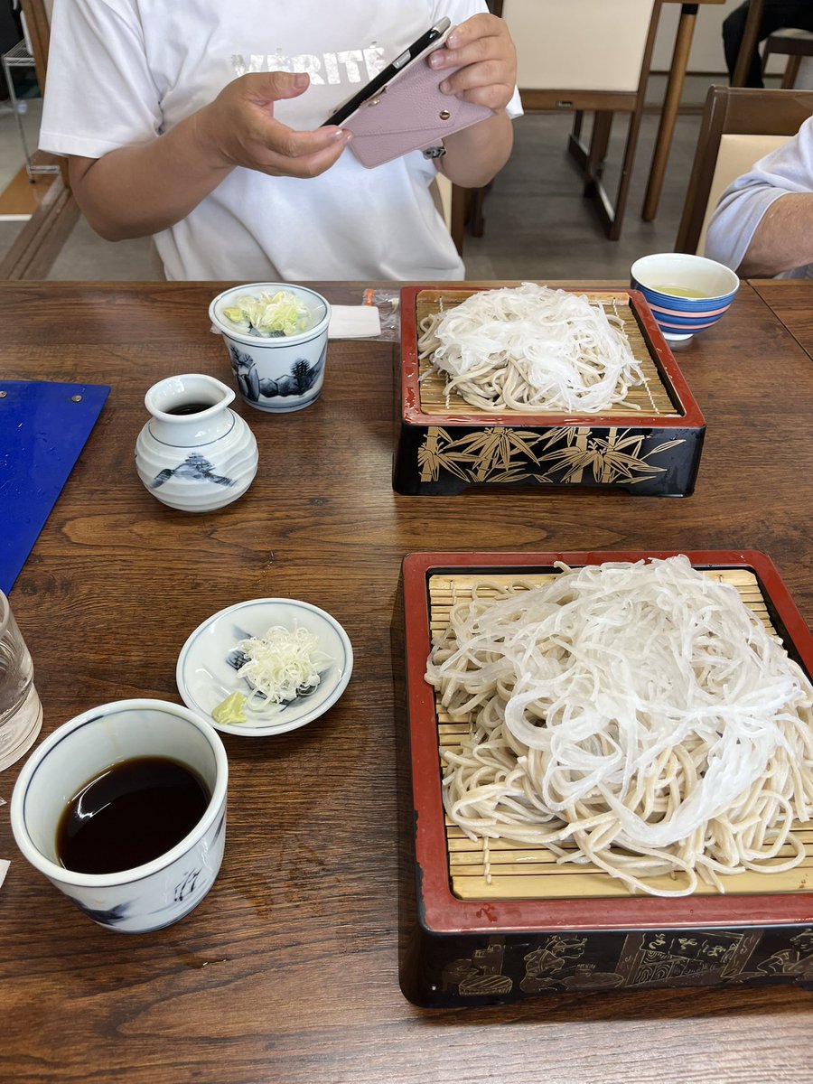 nancoco8's tweet photo. とちぎ花センター近くの円仁庵で大根蕎麦大盛りを食べました。美味しかったです。
物凄い繁盛ぶりに感心しました。
#蕎麦
#栃木 https://t.co/5HGxflNrXo