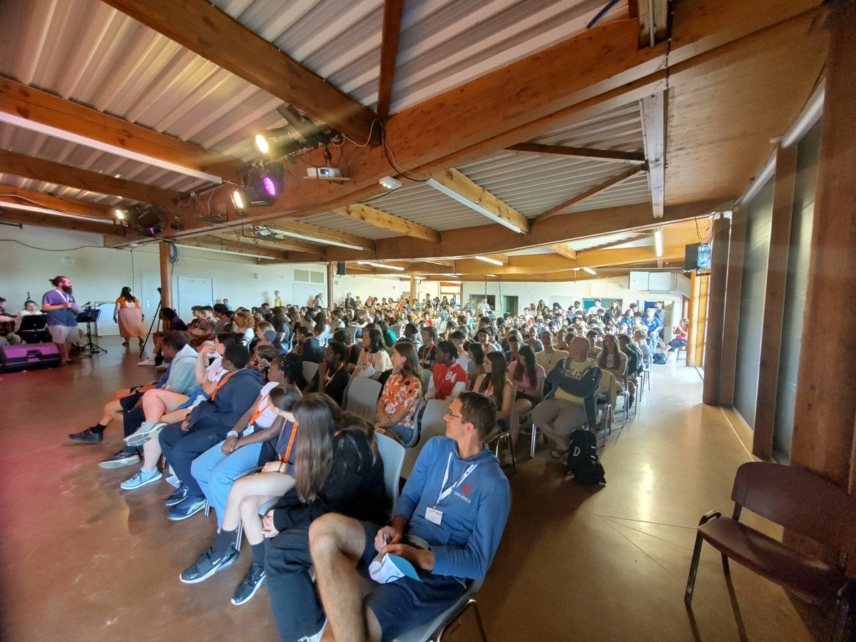 #Campobossco #live j2/5 : après l'arrivée en bus hier, 300 jeunes de la famille de Don Bosco de 🇨🇵 et 🇧🇪 commmencent  à Ressins (lycée agricole - établissement  Salésien) 4 jours de R.A.P (réflexion, animation et prière). Événement annuel depuis 2005 !