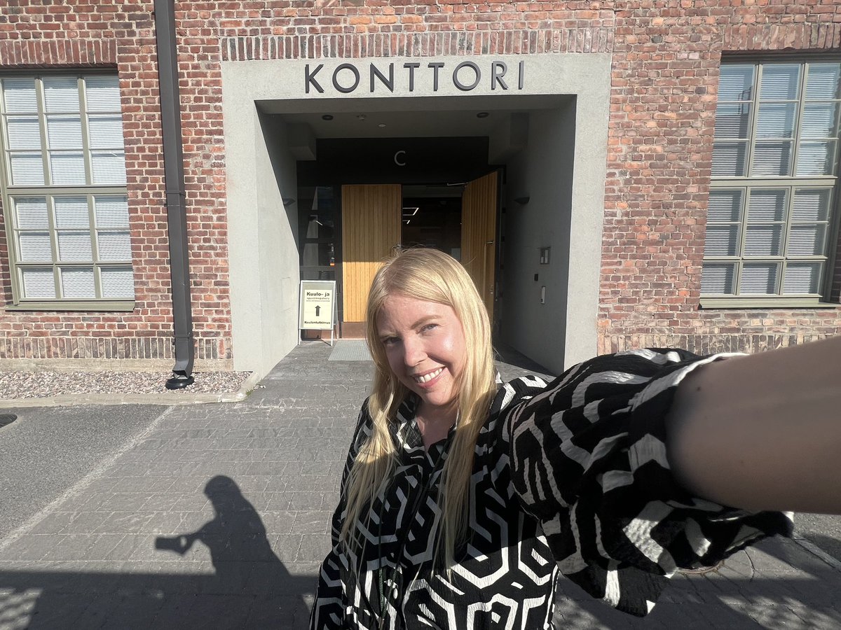 Aika ihanaa, kun lomalta palatessa ei tarvitse muistella salasanoja, vaan voi keksiä uudet. Kiitos <a href="/rikosseuraamus/">Rikosseuraamuslaitos</a> ja riseläiset 5,5 vuodesta, nyt uudet tuulet <a href="/tuomioistuimet/">Tuomioistuinvirasto</a> viestintäasiantuntijana! #UusiTyö