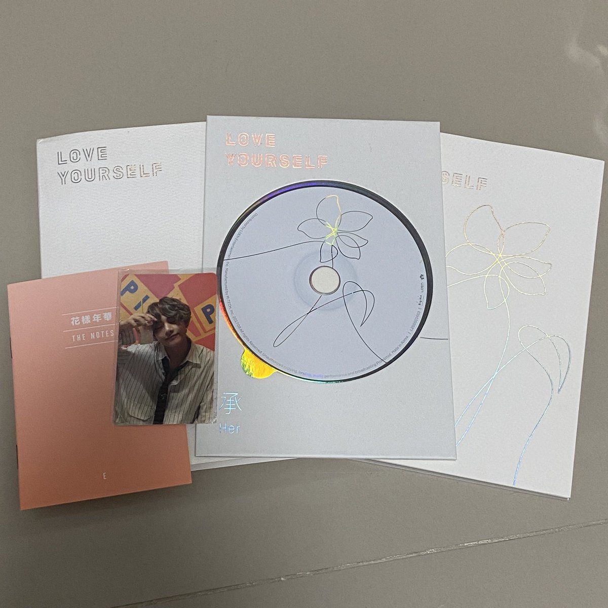 191997kv's tweet photo. ส่งต่อ BTS Loveyourself album Ver.Her . 🍀

, การ์ดแทฮยอง ของครบทุกชิ้น
400 ส่งฟรีคับ

รับผ่อน2งวด⭐️⭐️

#ตลาดนัดรถไฟบังทัน #BTS #ส่งต่ออัลบั้ม #ตลาดนัดbts https://t.co/L75NGqdSAo