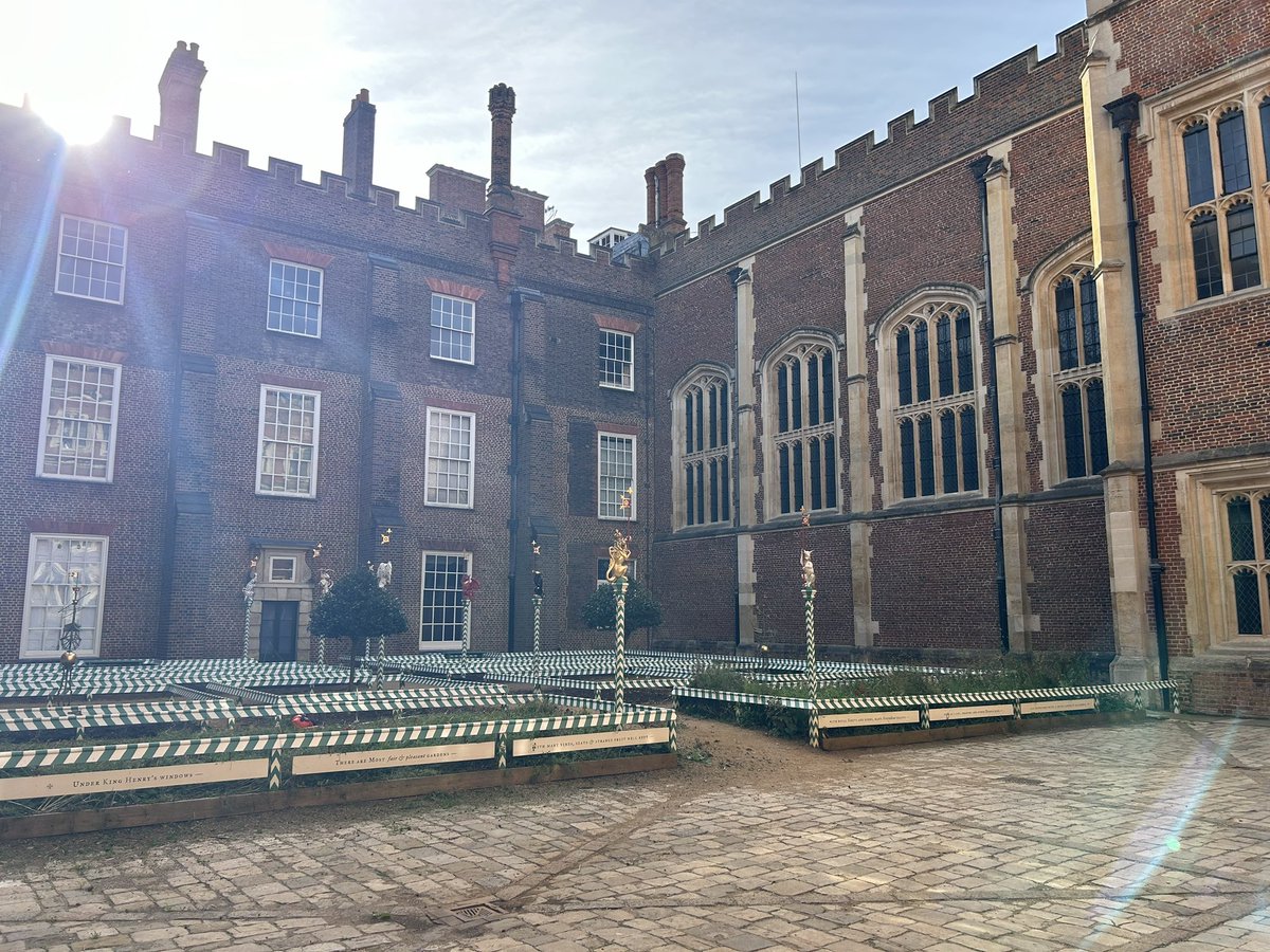 Sun peeking over the top of Chapel Court <a href="/HampCourtPal/">Hampton Court Palace</a> <a href="/HRP_palaces/">Historic Royal Palaces</a>