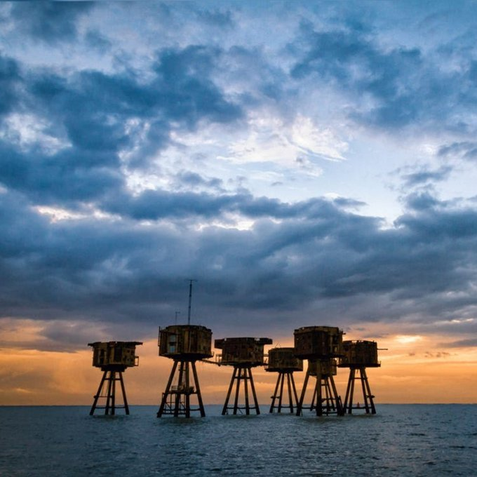 sat0oshi's tweet photo. 6. Maunsell Sea Forts, un groupe de tours navales abandonnées accessibles uniquement par bateau (Angleterre) https://t.co/MdW8zpvcaZ