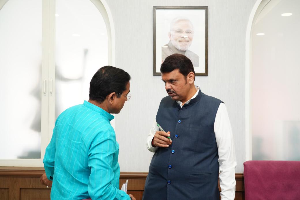 AbhiPawarBJP's tweet photo. MPSC कृषी व IBPS या विषयासंदर्भात उपमुख्यमंत्री मा श्री @Dev_Fadnavis जी यांची आज भेट घेतली. महाराष्ट्र राजपत्रित नागरी सेवा पूर्व परीक्षा 2024 च्या जाहिरातीत कृषी सेवेच्या 258 पदांचा समावेश करावा व IBPS परीक्षा देखील 25 ऑगस्ट रोजी होणार असल्याने त्या परीक्षेला मुकणाऱ्या विद्यार्थ्यांच्या समस्येतून मार्ग काढावा अशी मागणी त्यांच्याकडे केली. मा देवेंद्रजी यांनी तात्काळ महाराष्ट्र लोकसेवा आयोगाला याबाबतची विनंती केली आहे. आयोग विद्यार्थ्यांच्या मागणीनुसार लवकरच मार्ग काढेल अशी अपेक्षा आहे. #MPSC