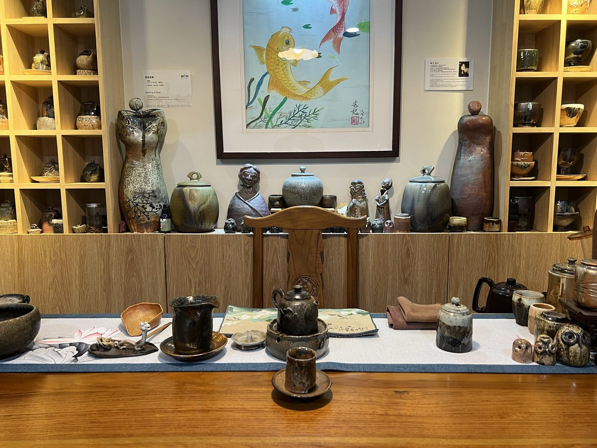 個展結束；讓偶的茶桌上所有的茶器就定位！