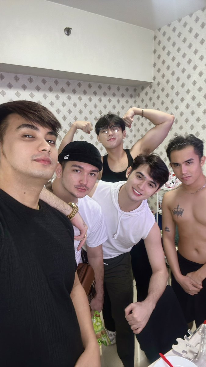 Preparing na kame papuntang <a href="/Alpha247Fitness/">Alpha 24/7 Fitness</a> then pagkatapos diretsong <a href="/massage_alpha/">AlphaMassage</a> perfect combination 😁 Your Team #WildWednesday are ready to assist you, Discount on all services Just DM me po 😘