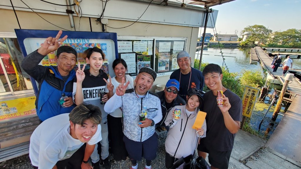 khbassfs's tweet photo. お盆休みは岐阜県にヘラブナ釣り🎣🎣
ヘラ釣りは人生2回目✌️
右も左も分からない僕たちに皆さん付きっきりで教えて頂きました！！
そして、、なんとなんと、人生初のヘラ鮒を釣る事ができました😁😁(肝心な写真ない(笑))

釣りっておもろいな！！！！！！！
皆さん本当にありがとうございました！！ https://t.co/bY4nUheRaM