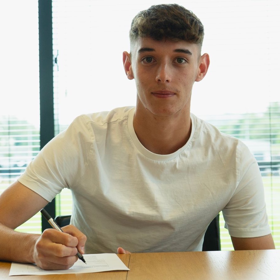 🗣️ "I'm buzzing to be here, it's a dream come true for any lad who plays football. Swansea is a massive club, and I can't wait to get going."

<a href="/ZacJeanes/">Zac Jeanes</a> 🙌

👉 swanseacity.club/4cFkrdU