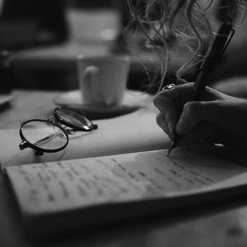 literlandweb1's tweet photo. Nunca es tarde. 
Edades en las que algunos autores comenzaron a escribir:
Toni Morrison: 40
Mark Twain: 41
Marcel Proust: 43
Henry Miller: 44
JRR Tolkien: 45
Raymond Chandler: 51
José Saramago: 52 años 
Richard Adams: 52
Annie Proulx: 57
Laura Ingalls Wilder: 65
Frank McCourt: 66
Harriett Doerr: 74
Harry Bernstein: 96
